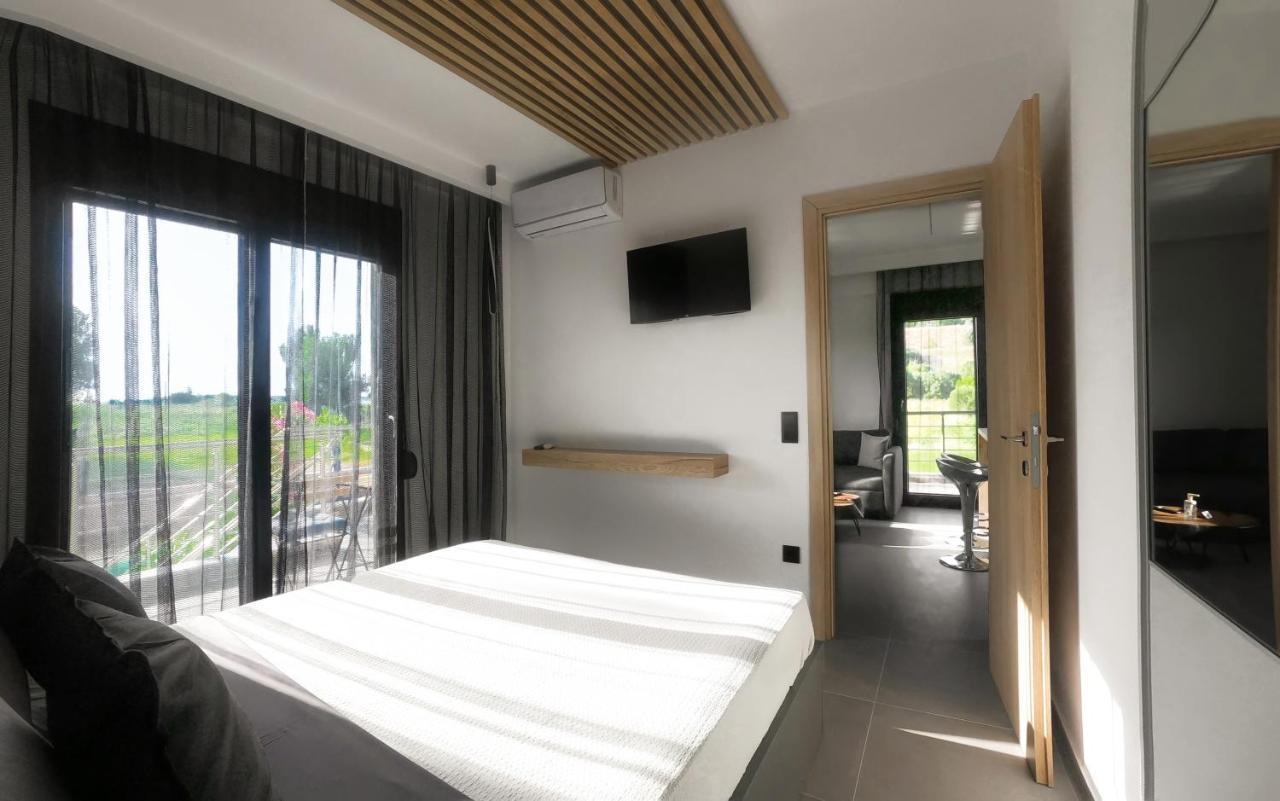 Berries Luxury Apartments Nea Moudania Exterior foto