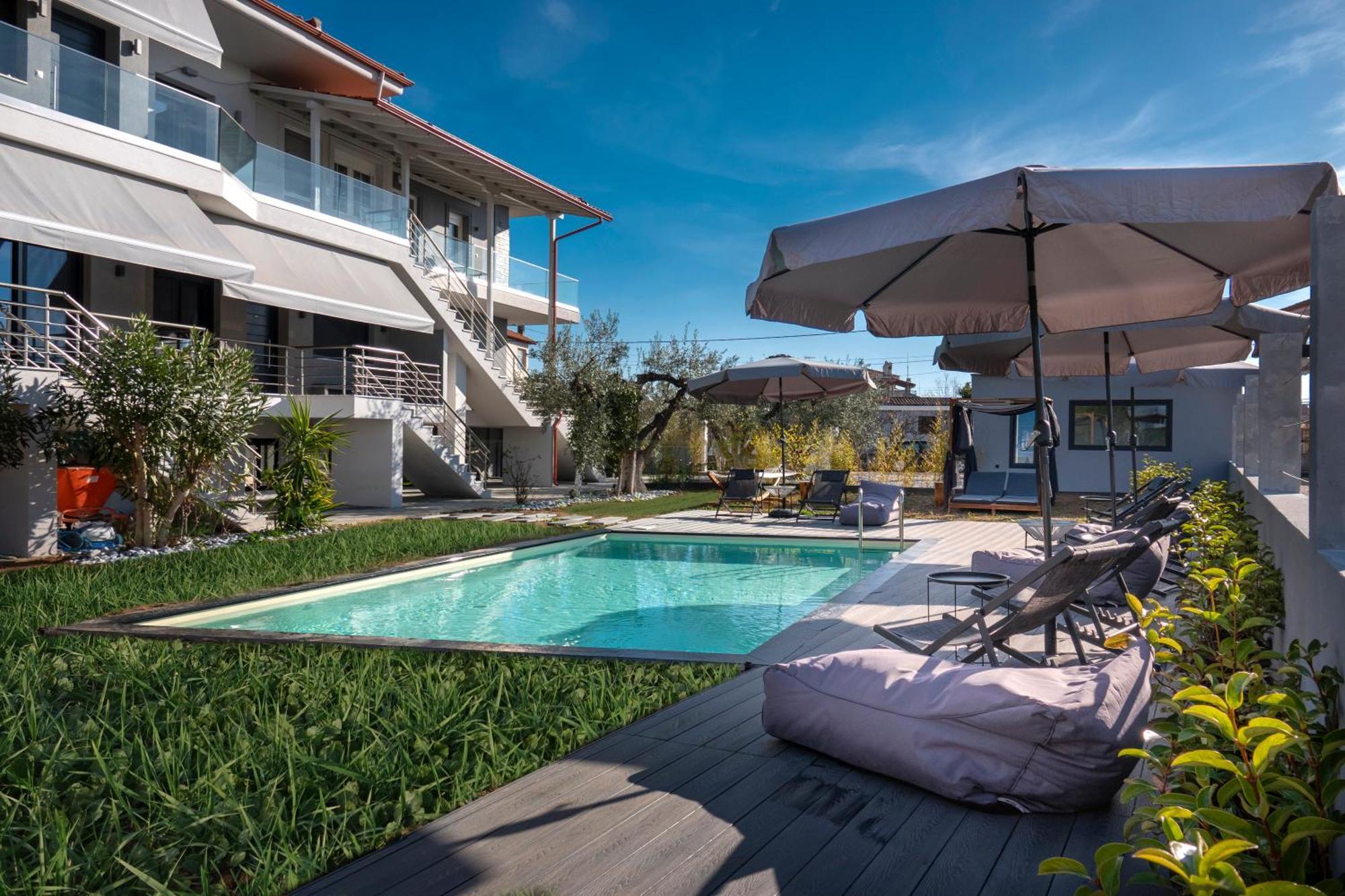 Berries Luxury Apartments Nea Moudania Exterior foto