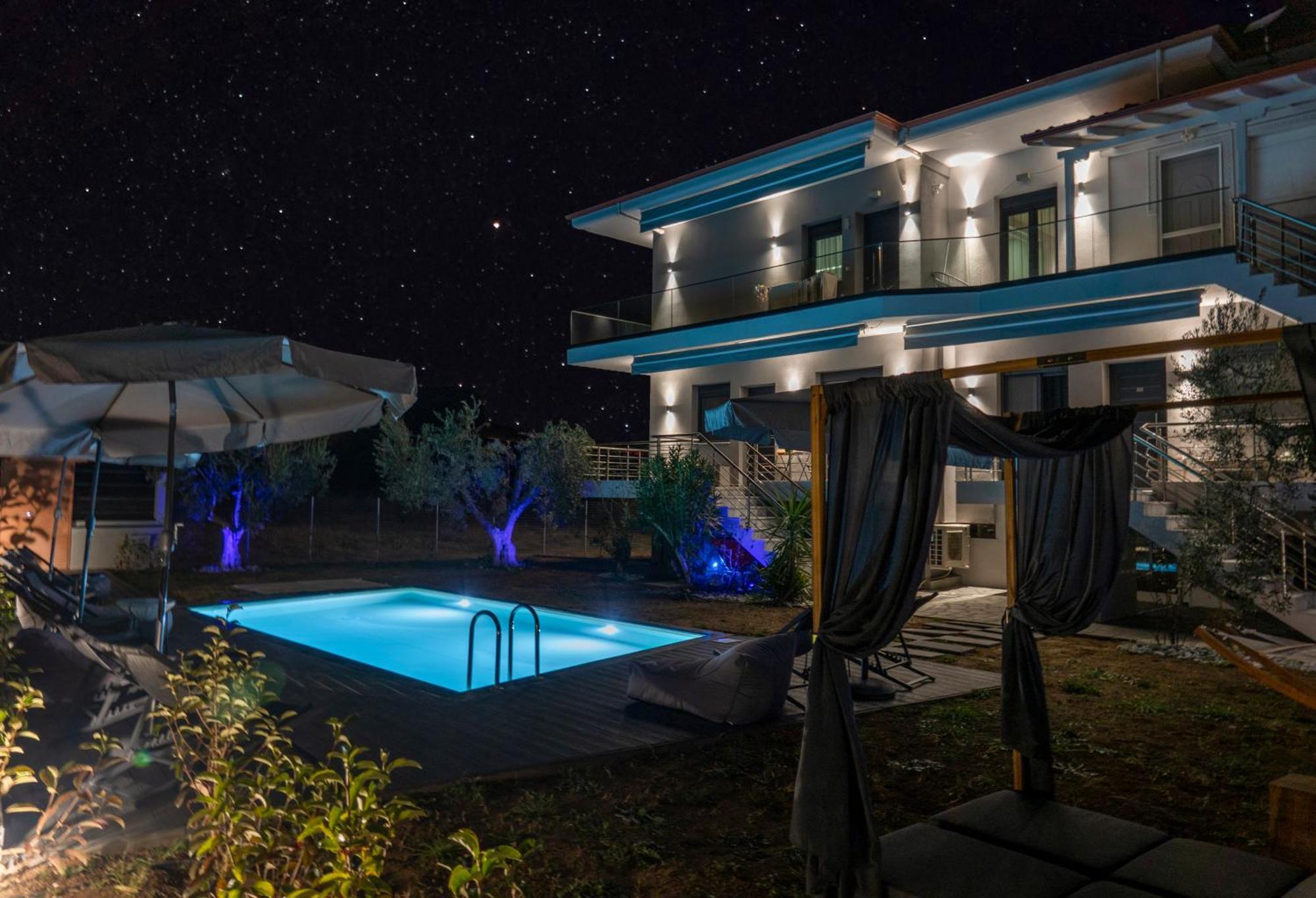 Berries Luxury Apartments Nea Moudania Exterior foto