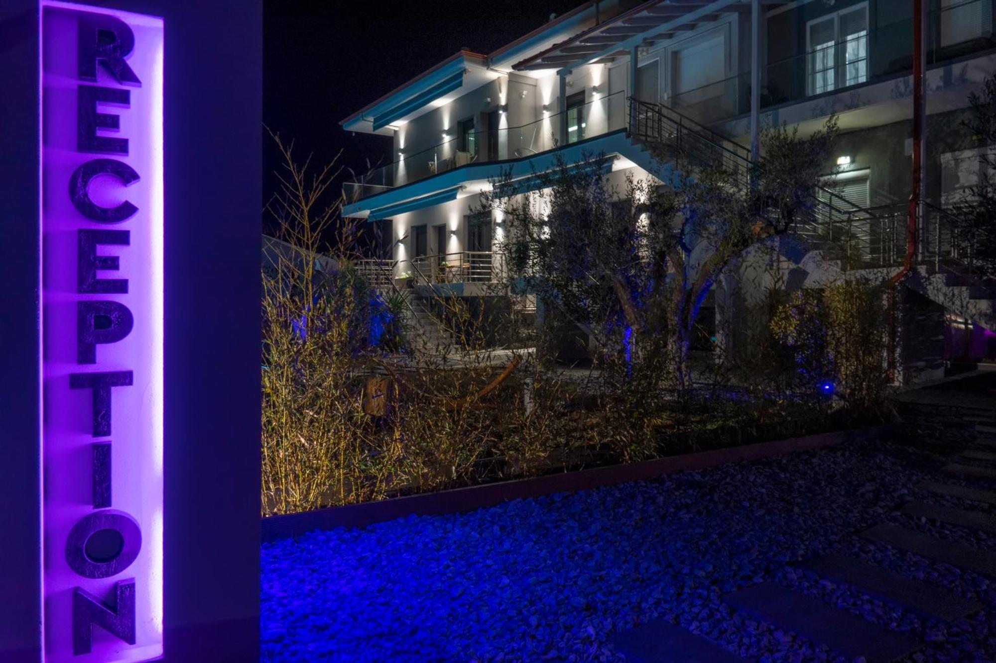 Berries Luxury Apartments Nea Moudania Exterior foto